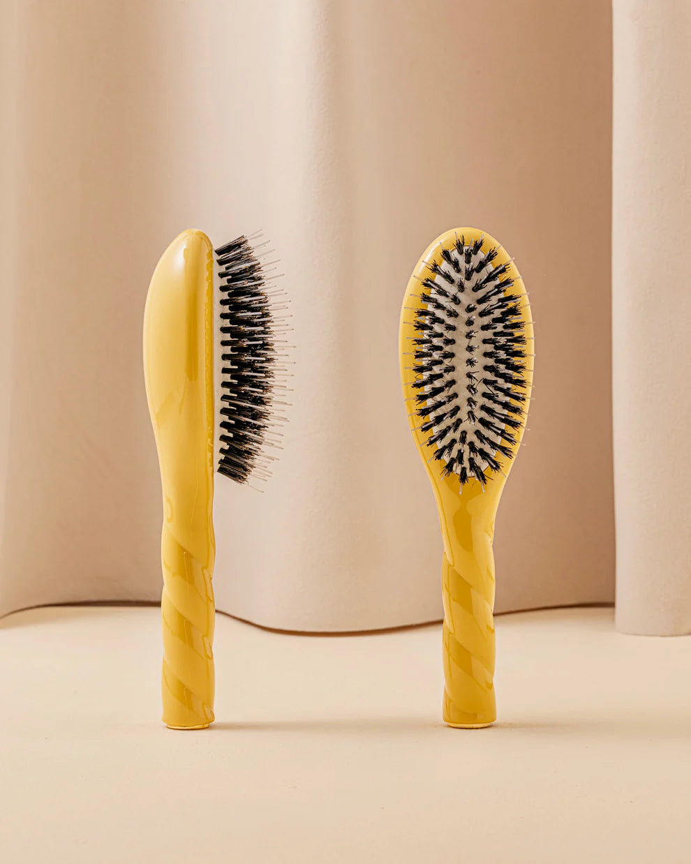 N.02 The Care & Detangling Hair Brush The Essential (Small)