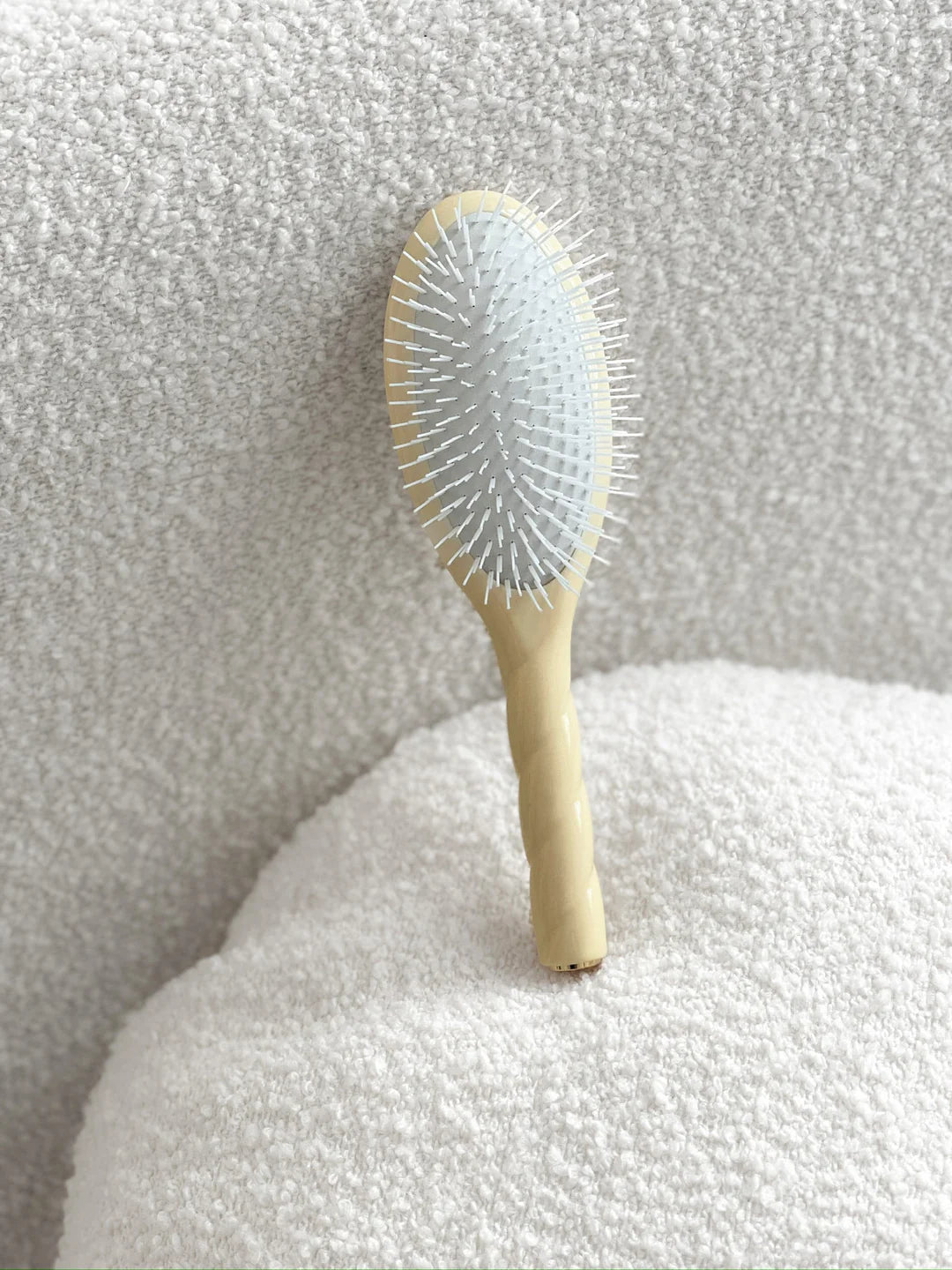 N.07 The Stimulating & Detangling Hair Brush (Large)