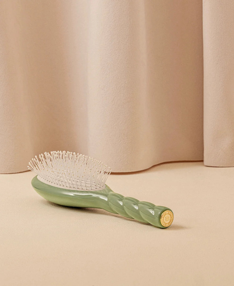 N.04 The Massaging Detangling Hair Brush (Large)