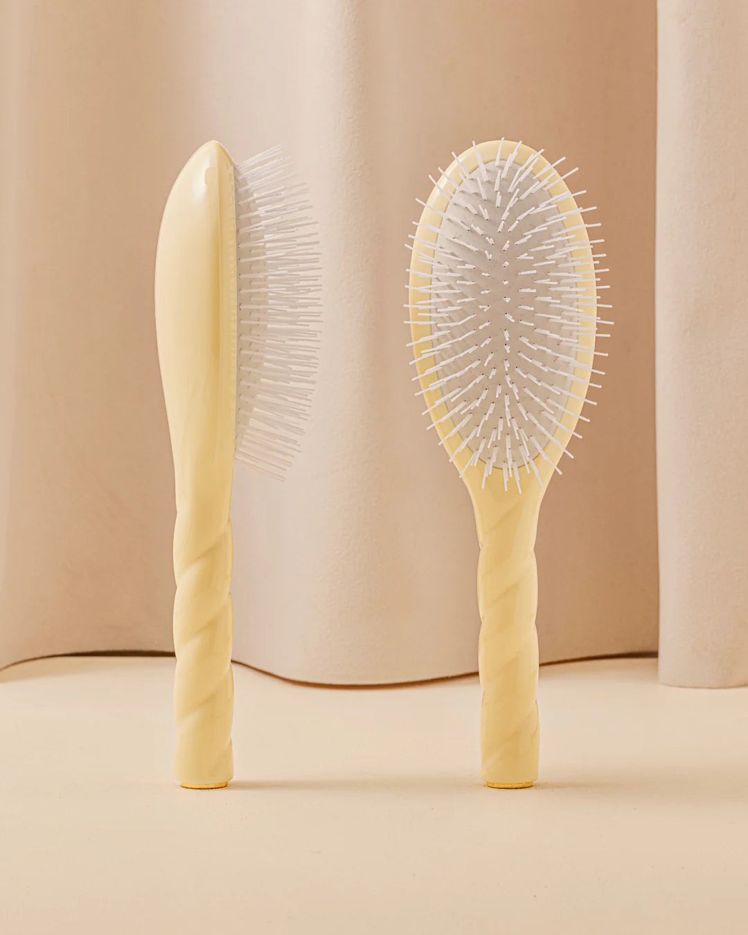 N.07 The Stimulating & Detangling Hair Brush (Large)