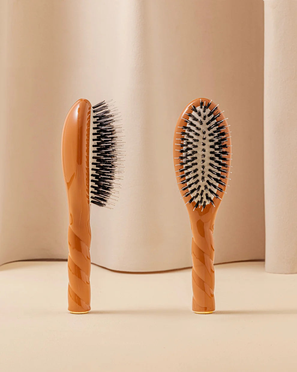 N.02 The Care & Detangling Hair Brush The Essential (Small)