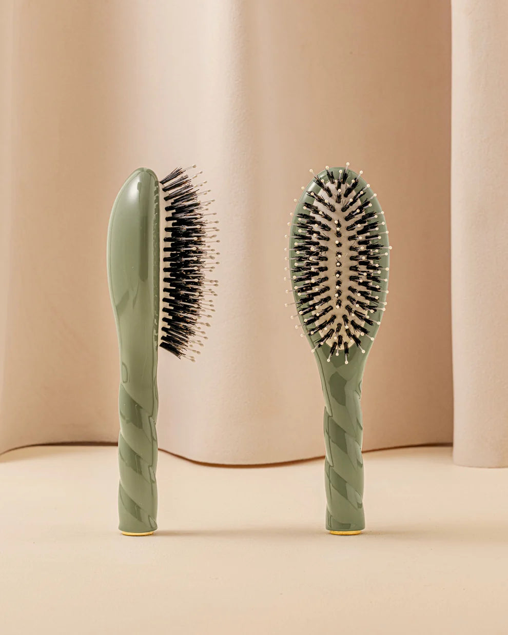 N.03 The Gentle Scalp Care Hair Brush (Small)